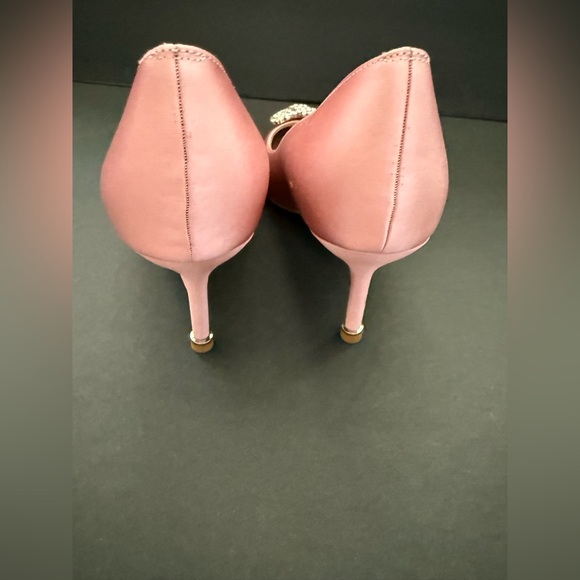 MANOLO BLANIK HANGISI SALON - Picture 4 of 7